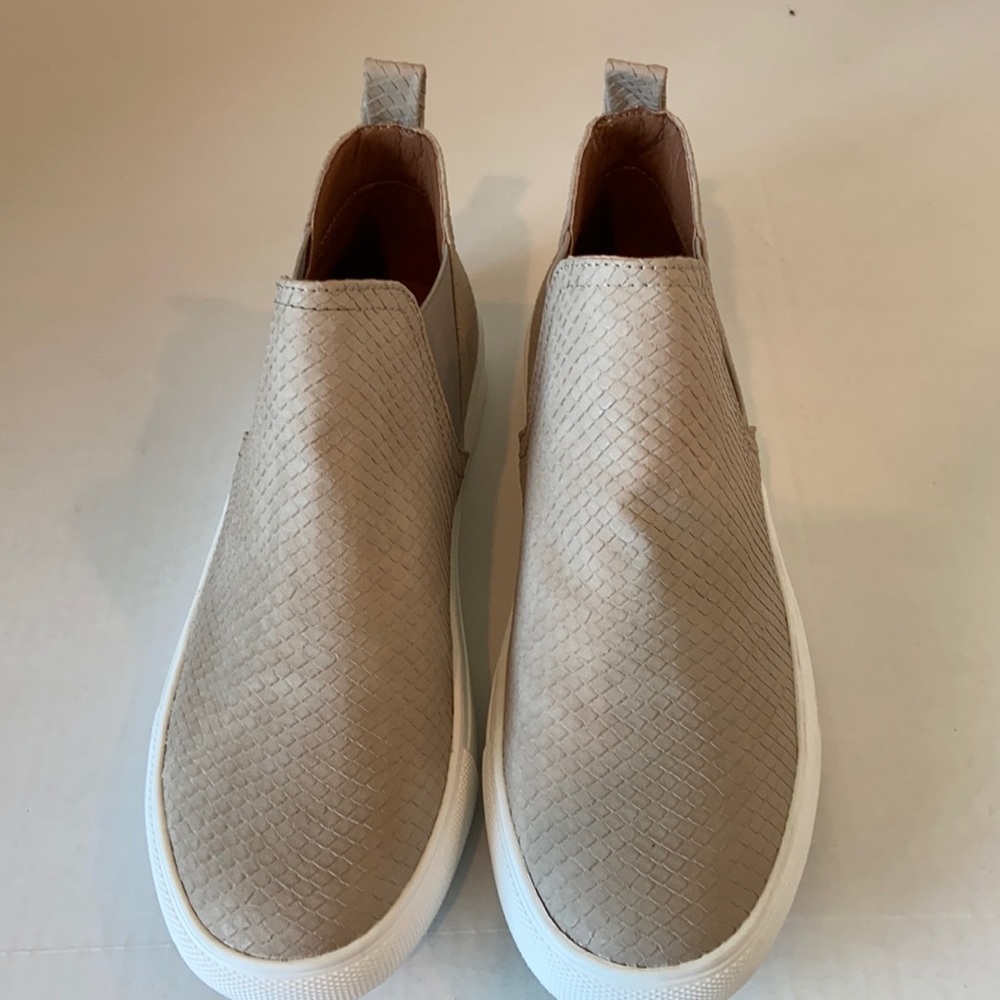 Tan 9.5 Report half boots